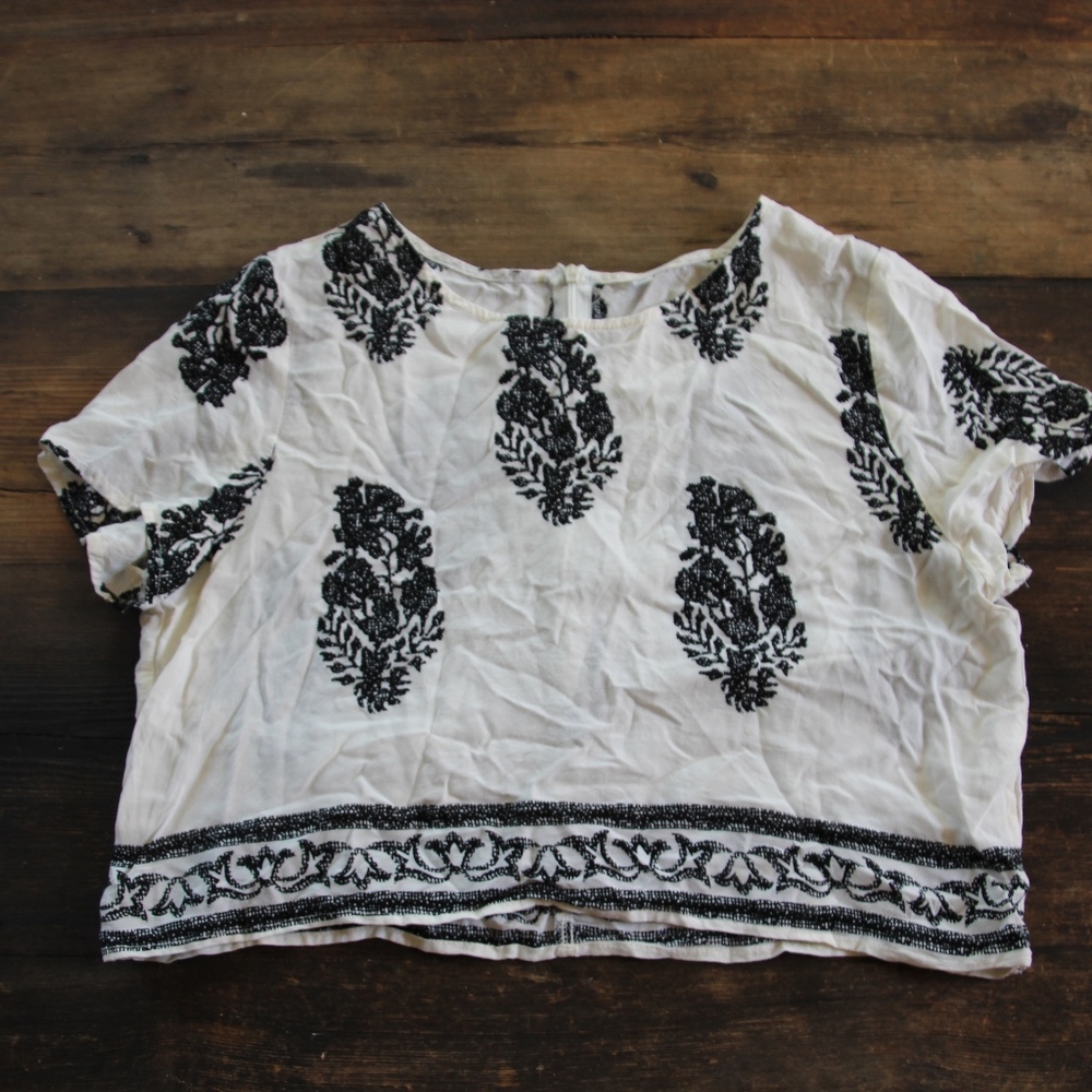 Zaful Embroidered Print Crop Top